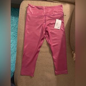 NWT ZYIA Lipgloss Metallic Plus Light n Tight Hi-Rise Capri 20” Leggings.